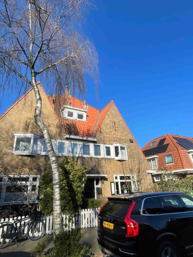 Prachtige renovatie van een dak in Amstelveen door Dakservice van Belzen