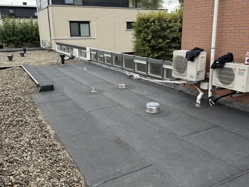 Complete roof renovation of 615 m² in Pijnacker